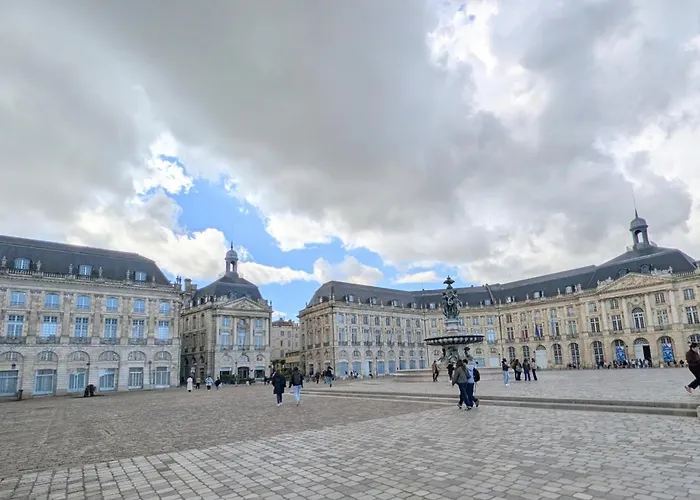 Bel Renove - Place Du Palais Avec Parking Apartman *