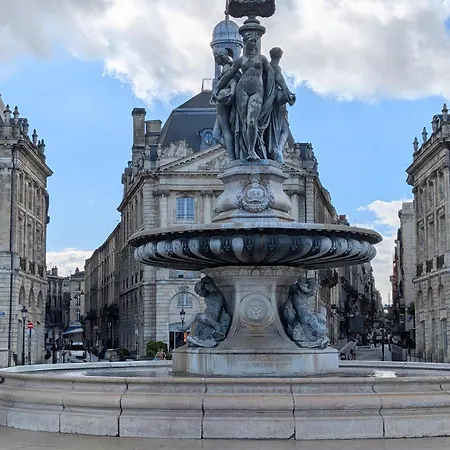 Bel Renove - Place Du Palais Avec Parking ボルドー